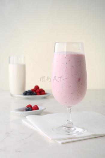 高颜值网红果味饮料树莓蓝莓为奶昔奶茶