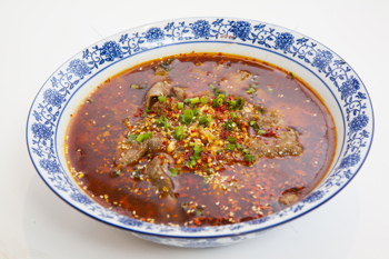 正宗麻辣水煮牛肉摄影图